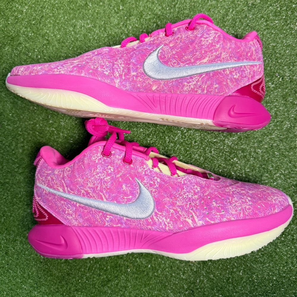 Nike LeBron XXI (21)